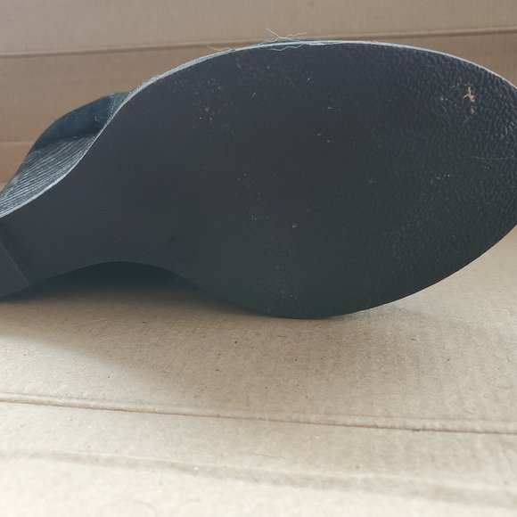 Black suede wedge boots sz 6.5M - Picture 2 of 7